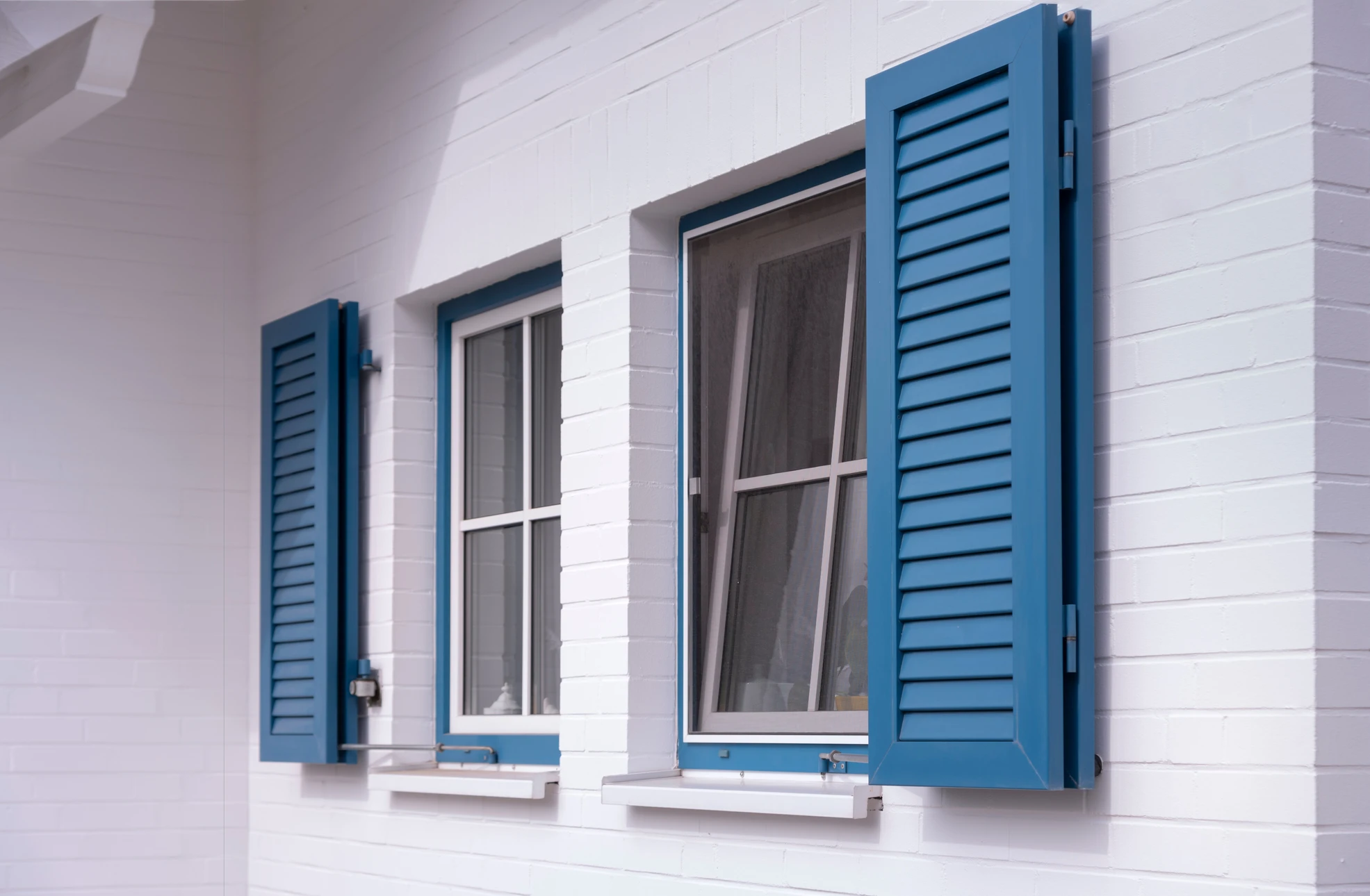 Fenêtres en uPVC de haute qualité avec double vitrage en verre et volets roulants